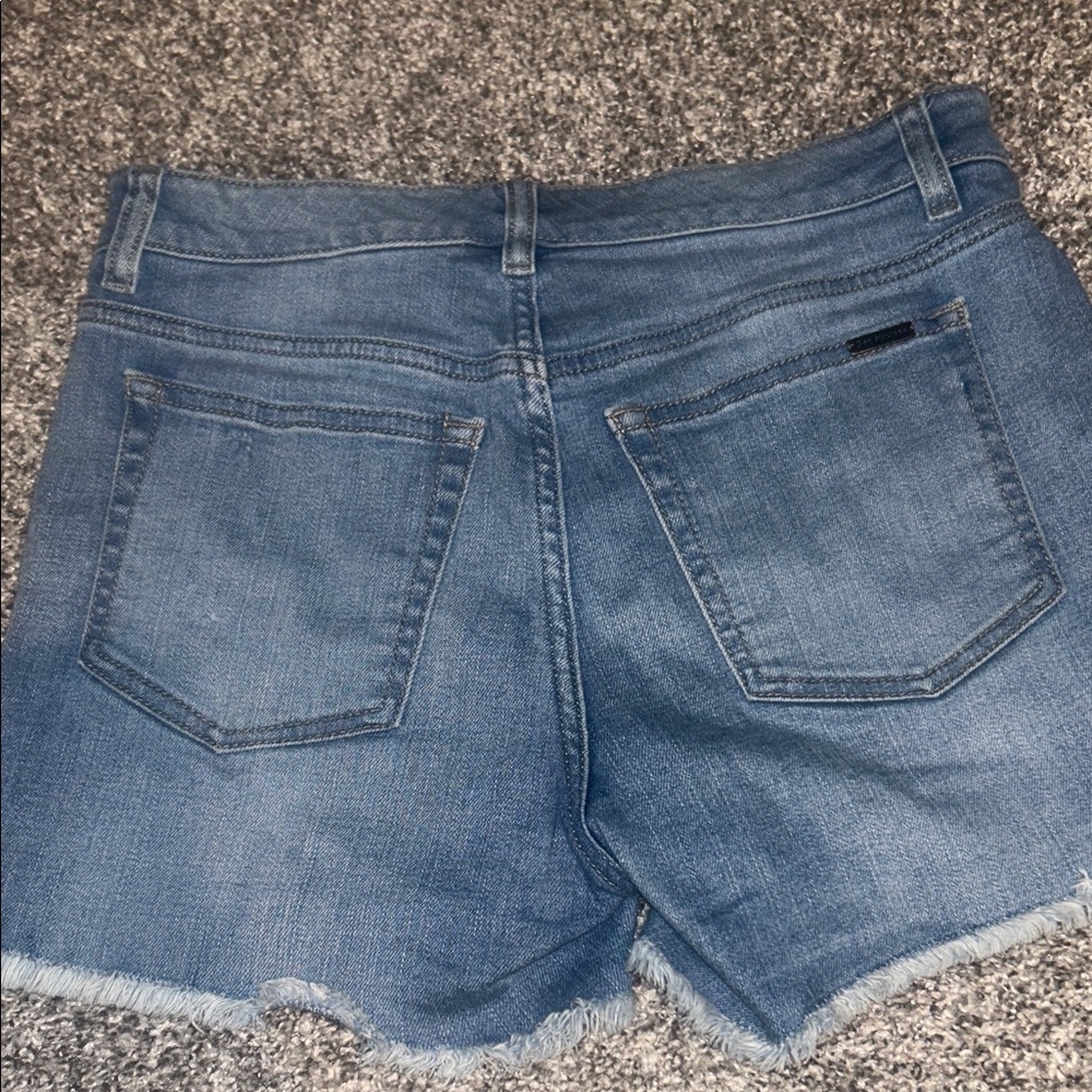 G by Giuliana Light Blue Denim Shorts with Contrast Stitching - Picture 3 of 3